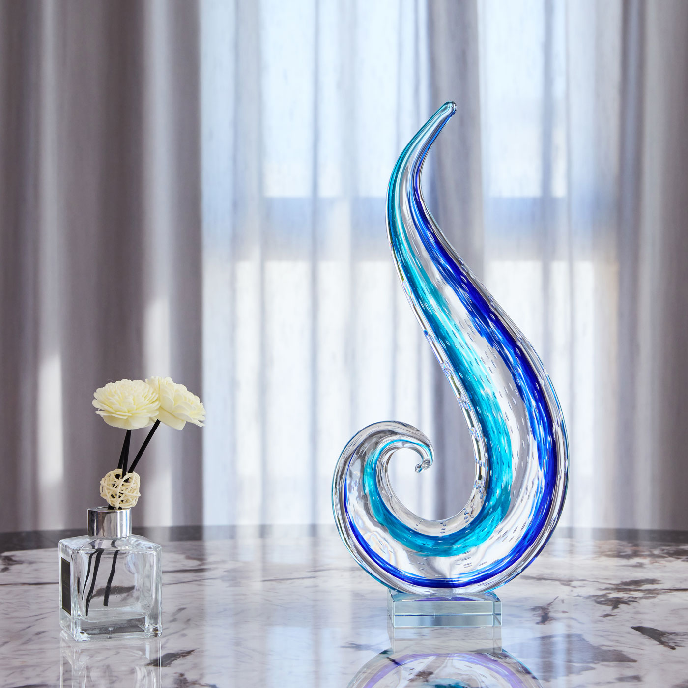 FORMS
IN GLASS